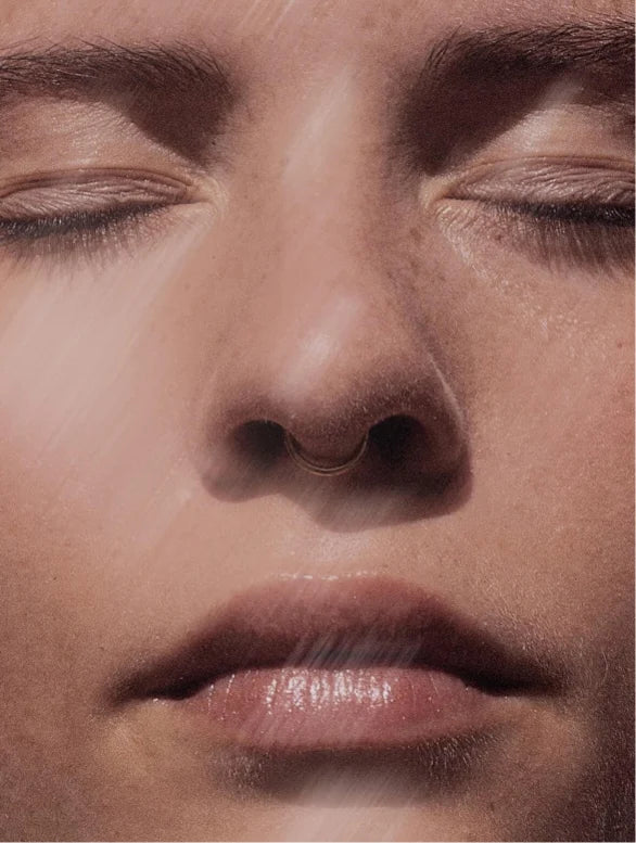 Illustration complémentaire de Sleeping Beauty de Luminesse Paris, sérum-huile visage au bakuchiol.