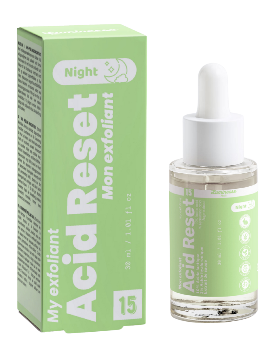 Packshot d’Acid Reset n°15 de Luminesse Paris avec son étui vert clair et son flacon compte-gouttes transparent de 30 ml. La boîte et le flacon sont présentés côte à côte sur fond transparent ; le packaging indique un exfoliant de nuit avec 10 % d’acide lactique, 1 % d’acide hyaluronique et extrait de sauge.