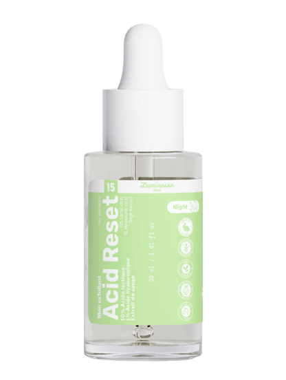 Packshot détouré d’Acid Reset n°15 de Luminesse Paris, exfoliant visage en flacon compte-gouttes transparent de 30 ml avec étiquette vert clair. Le packaging indique 10 % d’acide lactique, 1 % d’acide hyaluronique et extrait de sauge, avec la mention Night.