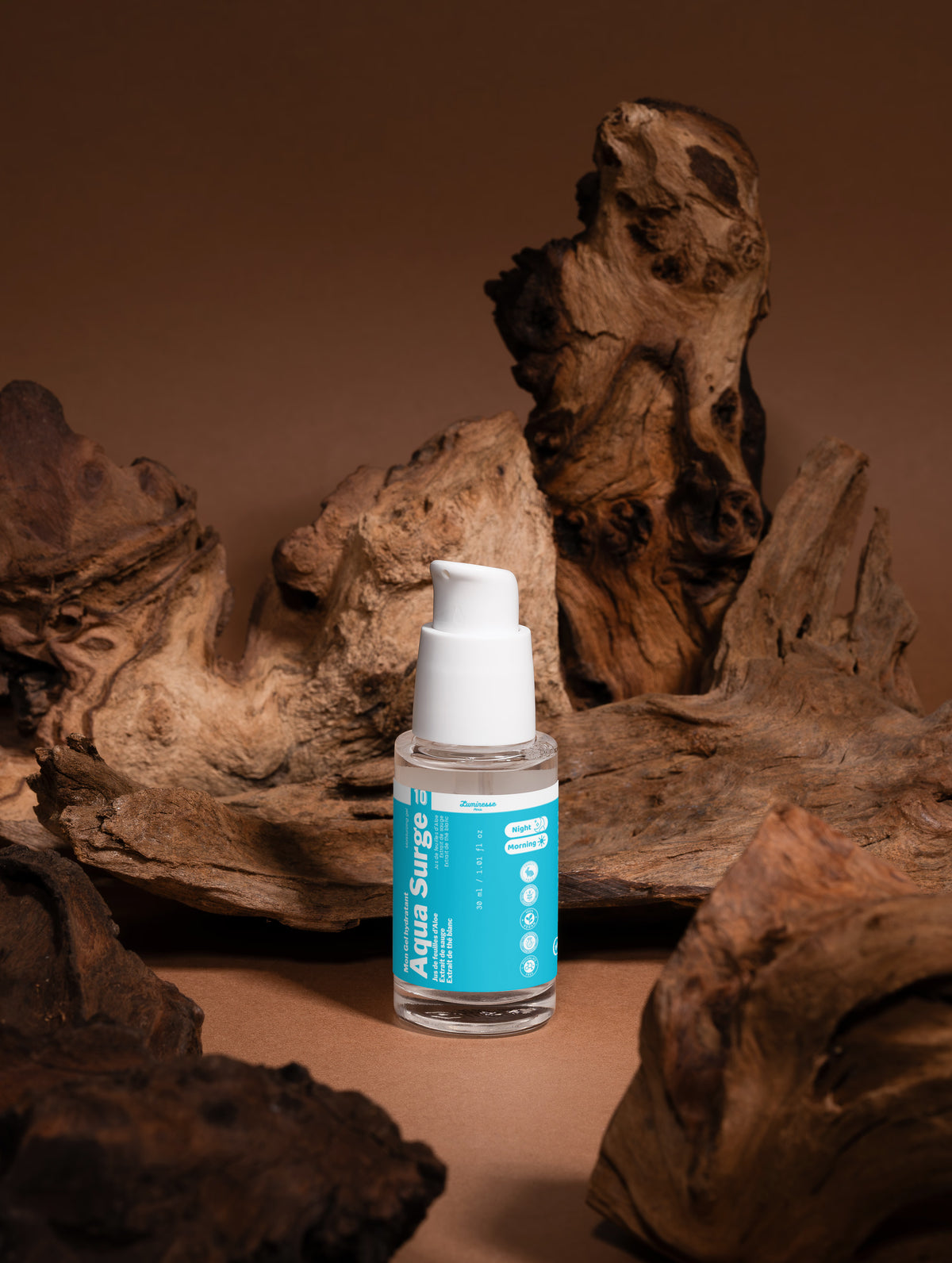 Image complémentaire d’Aqua Surge de Luminesse Paris, soin hydratant léger pour le visage.