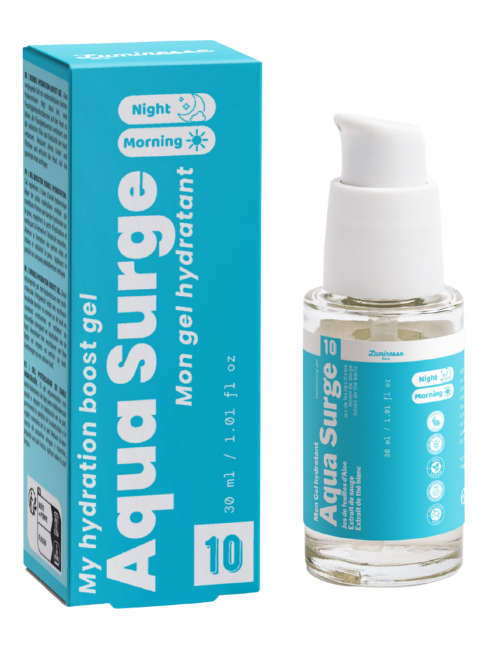 Packshot d’Aqua Surge n°10 de Luminesse Paris avec son étui turquoise et son flacon pompe transparent de 30 ml. Le produit et la boîte sont présentés côte à côte sur fond transparent, avec les mentions Morning et Night visibles sur le packaging.
