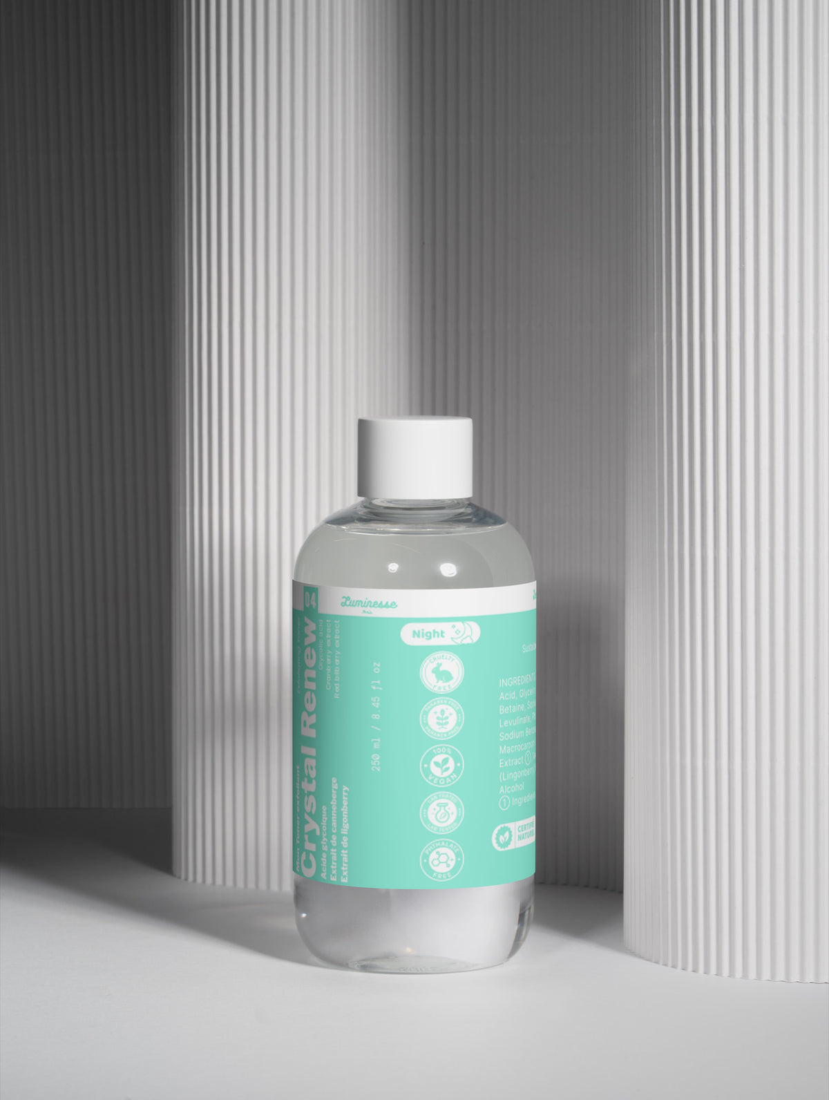 Image complémentaire de Crystal Renew, tonique exfoliant visage de Luminesse Paris.
