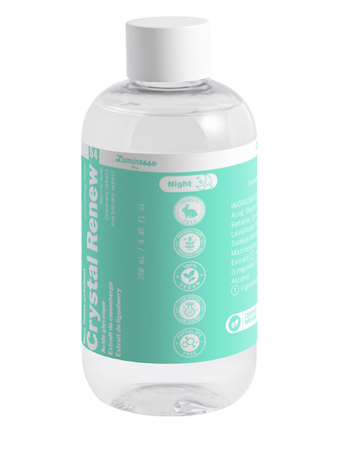 Packshot détouré de Crystal Renew n°04 de Luminesse Paris, tonique visage en flacon transparent de 250 ml avec étiquette turquoise et bouchon blanc. Le packaging mentionne l’acide glycolique, des extraits de cranberry et de lingonberry ainsi que l’utilisation Night.