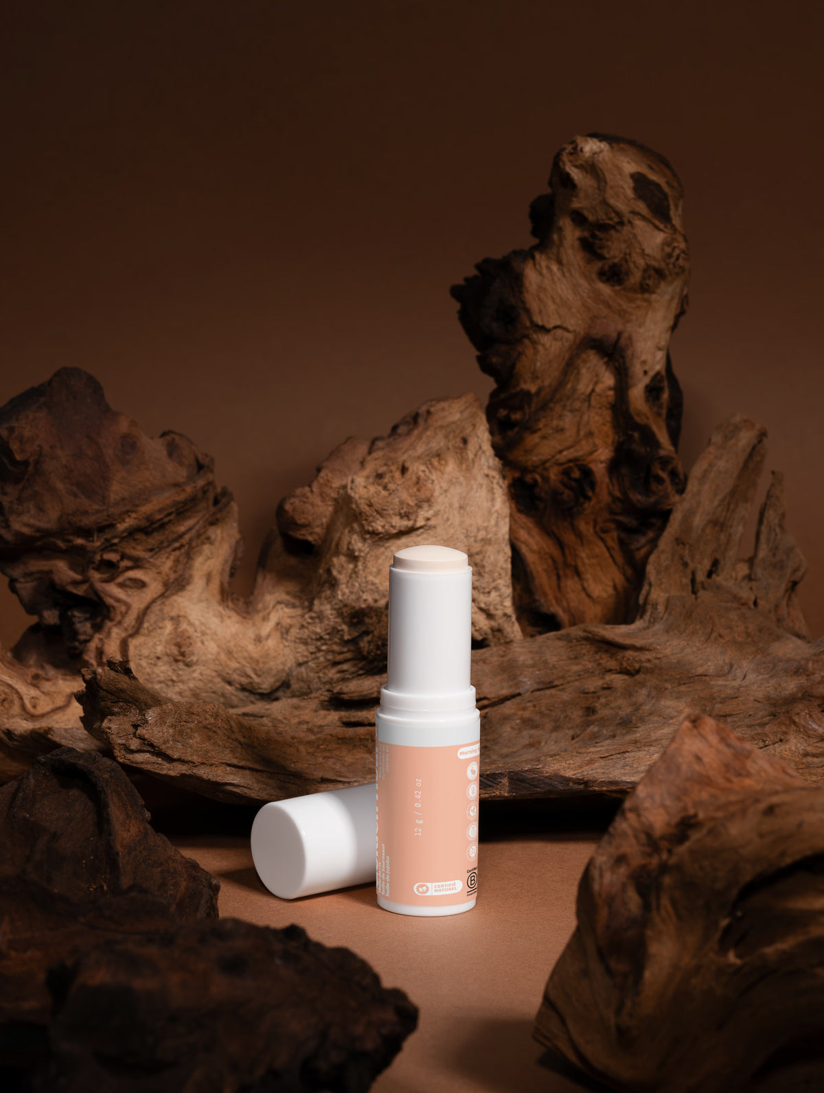 Visuel de galerie associé à Golden Hour de Luminesse Paris, stick solaire minéral SPF 50 pour le visage.