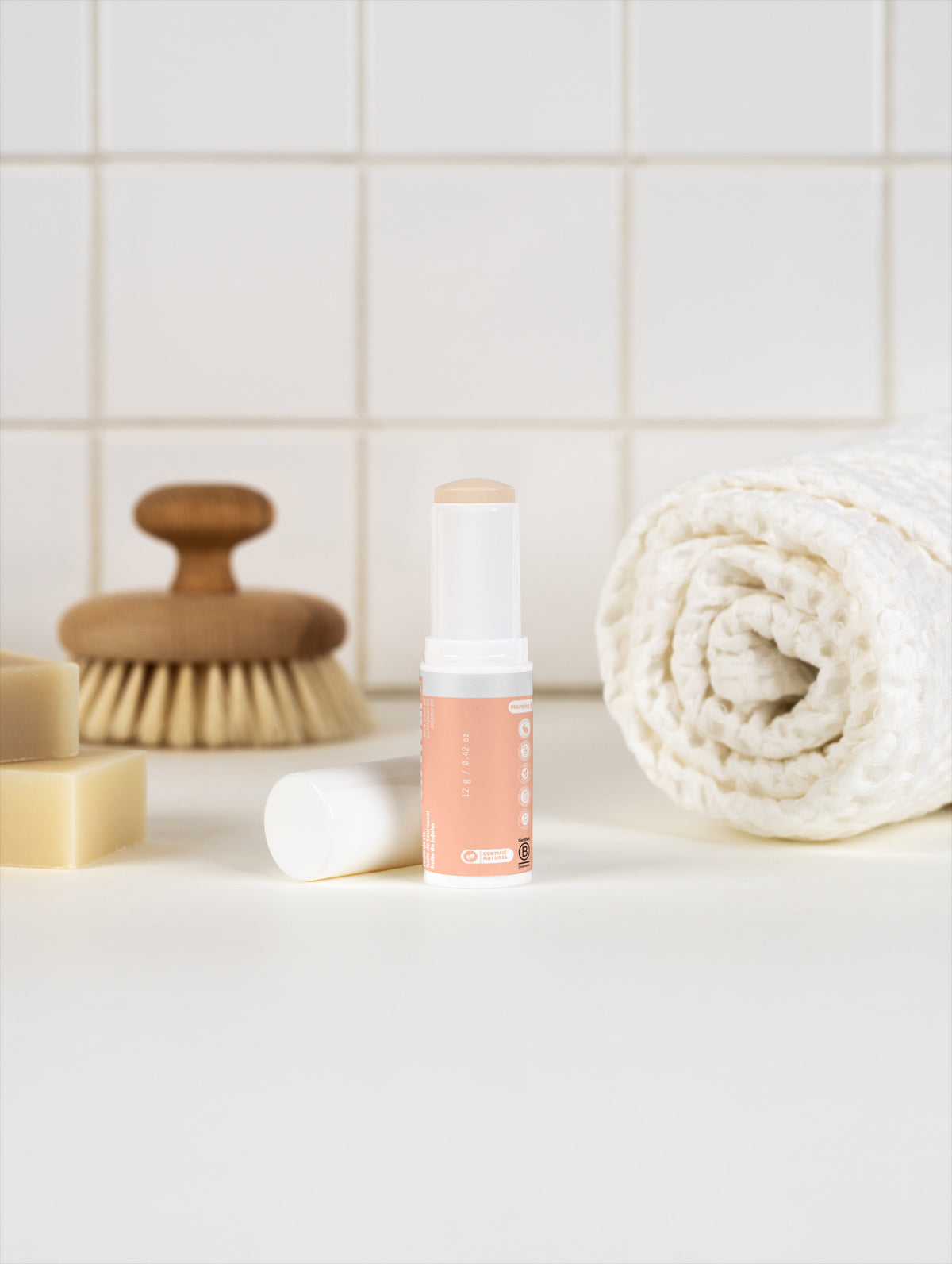 Image complémentaire de Golden Hour, protection solaire visage SPF 50 de Luminesse Paris.