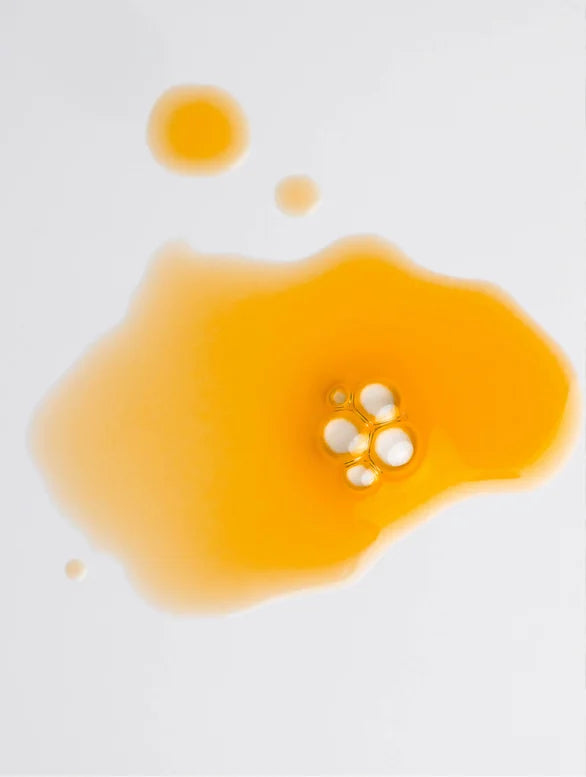 Visuel de galerie autour d’Instant Glow de Luminesse Paris, huile visage nourrissante aux huiles végétales.