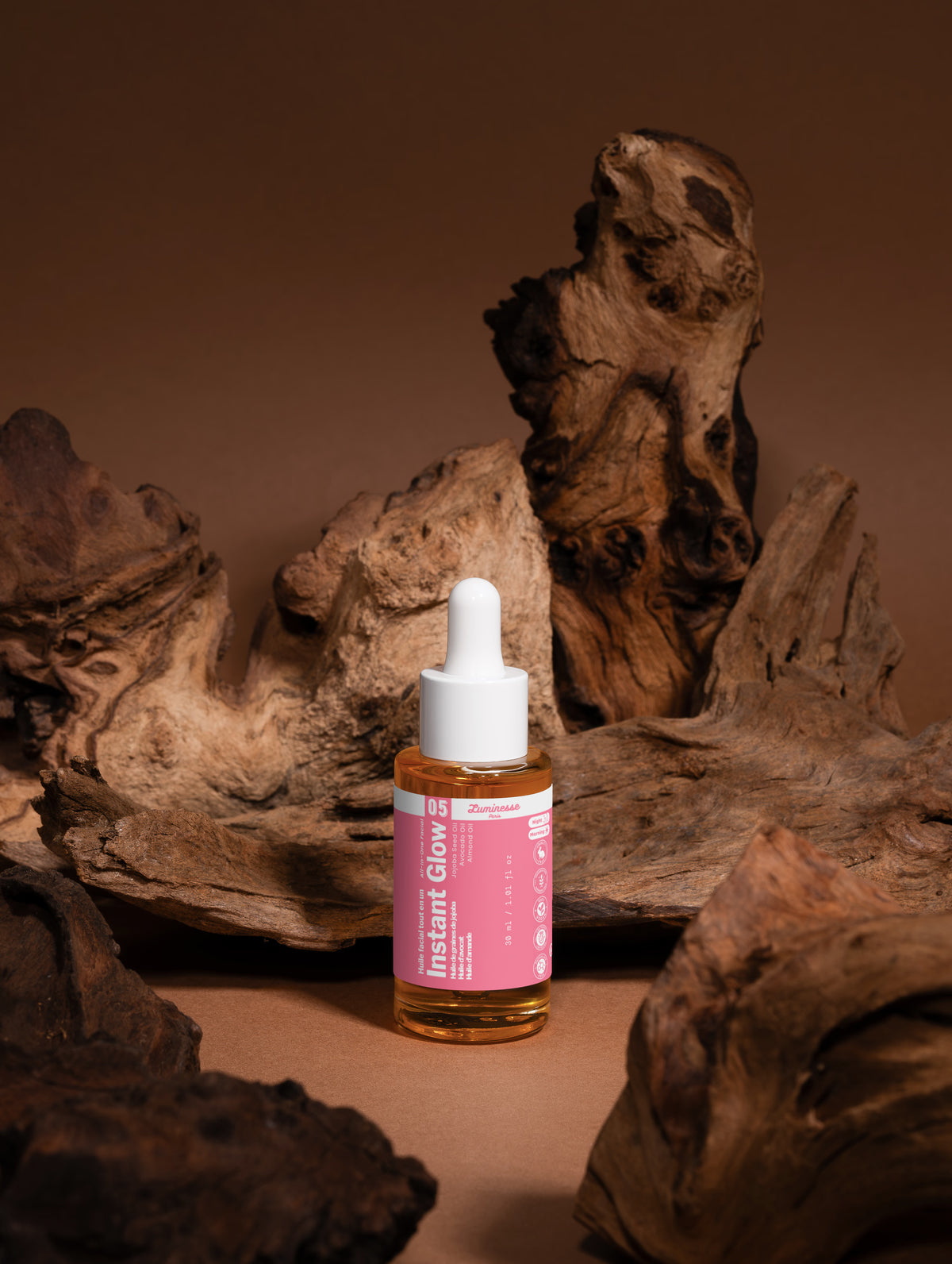 Visuel de présentation associé à Instant Glow de Luminesse Paris, huile de soin pour le visage.
