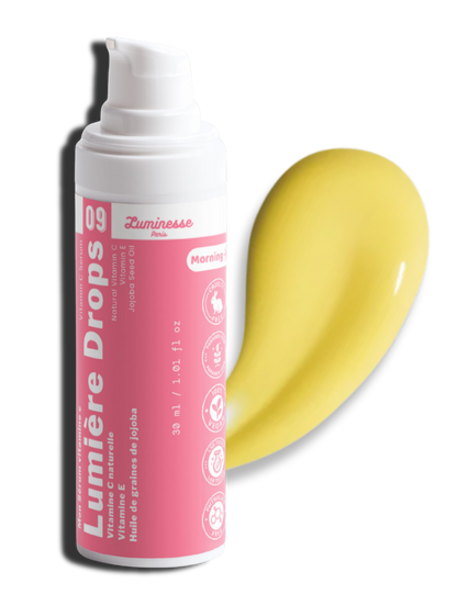 Visuel de présentation de Lumière Drops de Luminesse Paris, sérum éclat pour le visage. L’image accompagne la fiche du soin formulé avec 2 % de vitamine C stabilisée, 1 % d’acide férulique et 1 % d’huile d’argousier, intégré à une routine visant l’éclat et l’uniformité du teint.