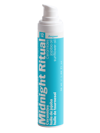 Packshot détouré de Midnight Ritual n°12 de Luminesse Paris, crème de nuit aux céramides en flacon pompe blanc de 50 ml avec étiquette turquoise. Le produit est présenté seul sur fond transparent ; les mentions céramides, huile de jojoba et huile de tournesol sont visibles sur le packaging.