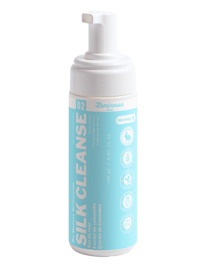 Packshot de Silk Cleanse de Luminesse Paris, mousse nettoyante douce pour le visage. Le produit est présenté seul et sert à illustrer l’étape de nettoyage du Duo Pore Detox, avant l’application du masque purifiant Pore Detox.