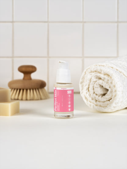 Visuel de présentation consacré à Perfect Skin, sérum visage hydratant de Luminesse Paris.