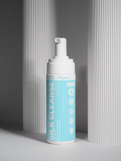Image complémentaire de Silk Cleanse, mousse nettoyante visage de Luminesse Paris.