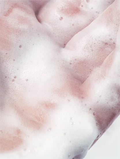 Visuel de galerie consacré à Silk Cleanse de Luminesse Paris et à son nettoyant mousse visage.